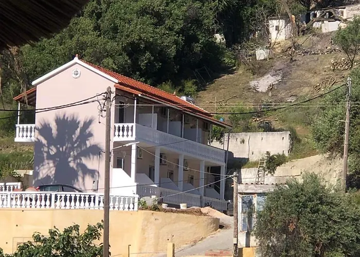 Theklas Ground Floor * Agios Georgios Pagon